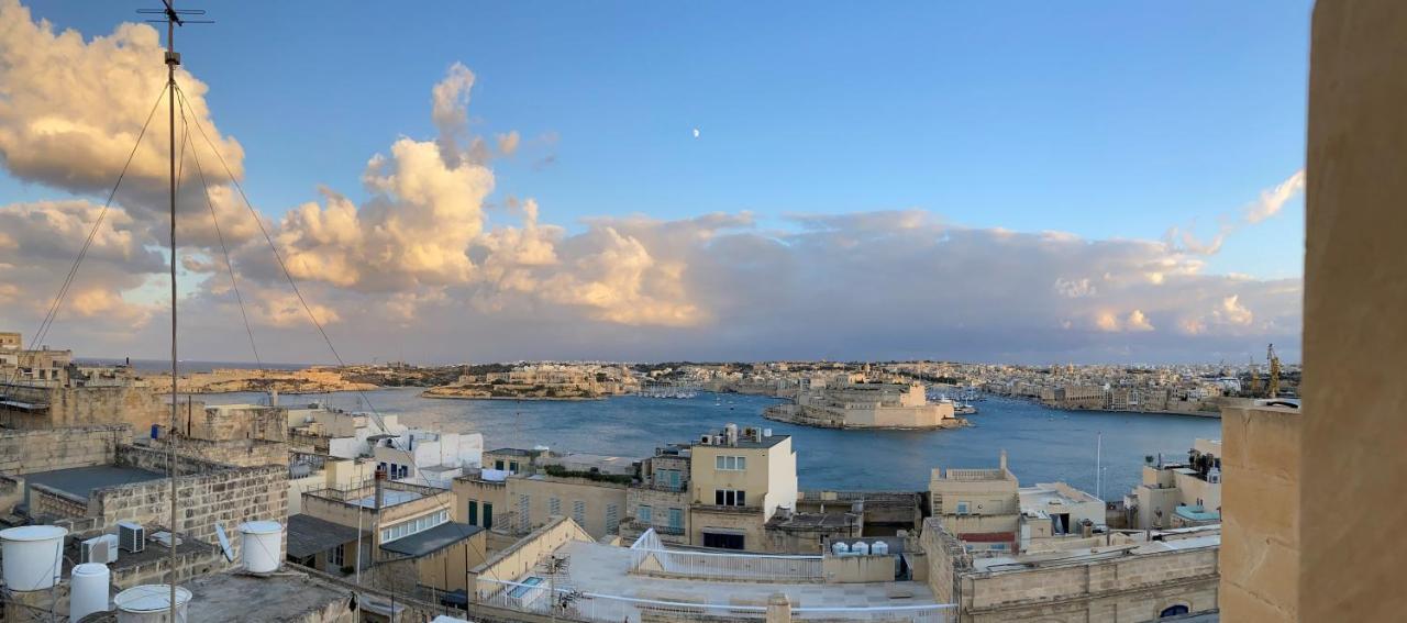Valletta Luxe 3-Bedroom Duplex Penthouse With Sea View Terrace And Jacuzzi Habitación foto